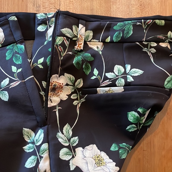 H +M black and white floral long capris.high waisted with slits and side zip. - Picture 9 of 13